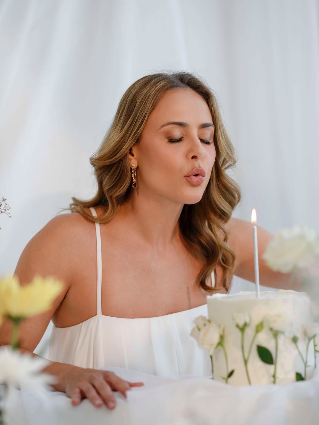 Juliana Silveira celebra aniversário de 46 anos - Foto: Reprodução / Instagram @julianasilveiraatriz @danibadarofotografia