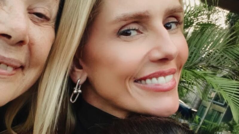 Deborah Secco impressiona ao mostrar fotos raras com a mãe: ‘Belíssimas’