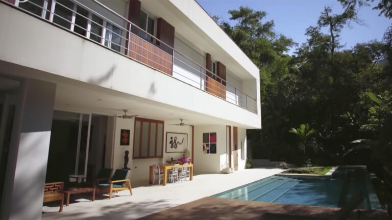 Aos 62 anos, repórter da Globo vive em mansão mergulhada na natureza