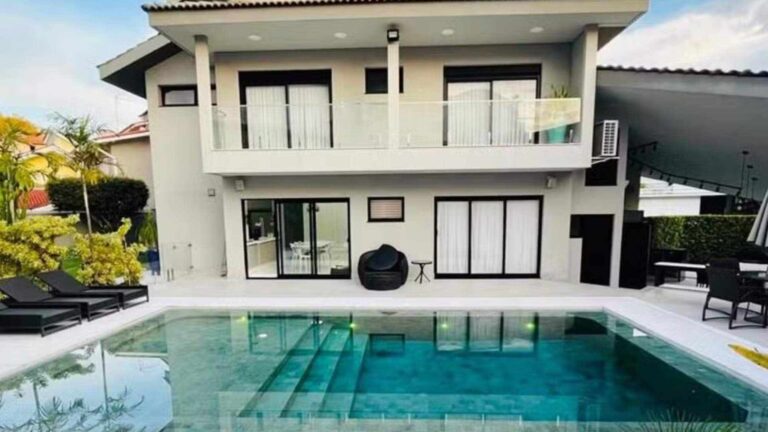 Aos 28 anos, atriz foi proprietária de mansão de 400 m² em São Paulo