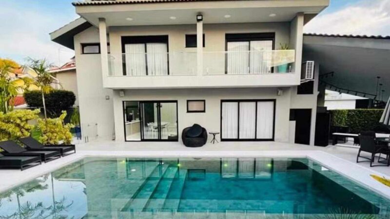 Aos 28 anos, atriz foi proprietária de mansão de 400 m² em São Paulo