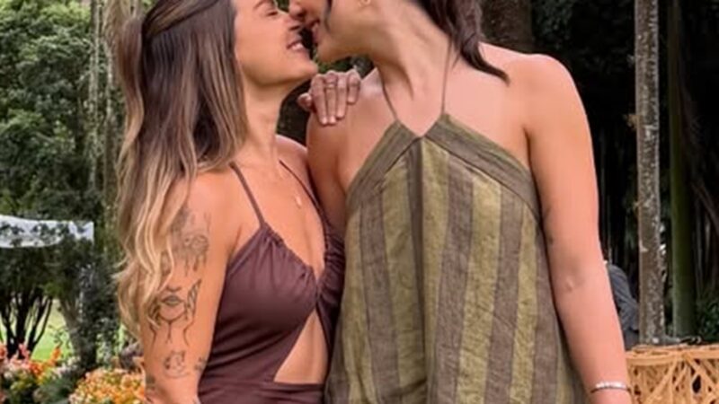 Apresentadora da Globo encanta ao celebrar os 4 anos de união com a noiva: ‘Que casalzão’