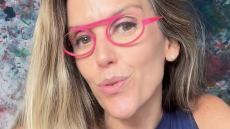 Aos 47 anos, ex-apresentadora reflete sobre demissão da Globo: ‘Caminhando pelas próprias pernas’