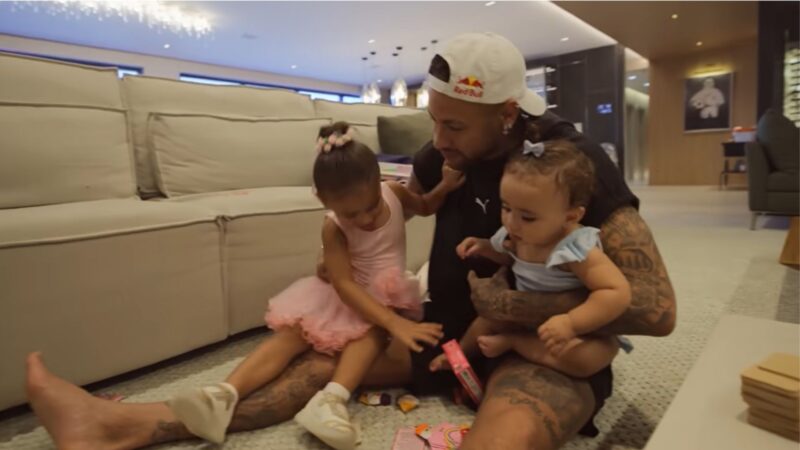 Luxo! Neymar detalha rotina em família em sua mansão milionária
