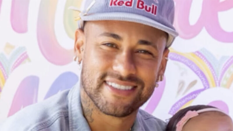 Neymar Jr exibe foto inédita com as 3 filhas no Dia da Mulher