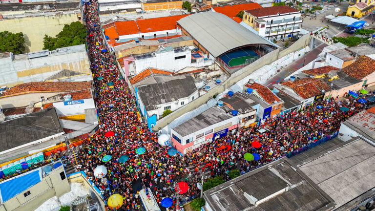 Carnaval Vitória das Alegorias 2026 celebra cultura e movimenta economia no interior de Pernambuco