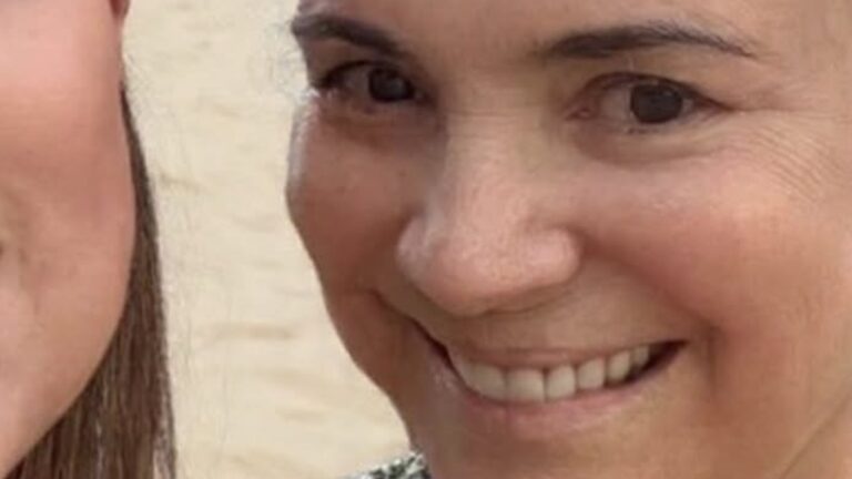 Aos 51 anos, filha de Regina Duarte rouba a cena em foto com a mãe: ‘Tão lindas’