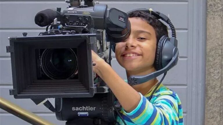 Aos 33 anos, ex-ator mirim tem hobby inusitado, namora famosa e brilhou como ricaço na TV