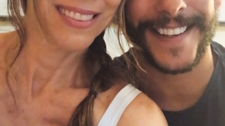 Aos 35 anos, ex-A Fazenda choca ao mostrar foto rara com a mãe: ‘Pensei que fosse irmã’