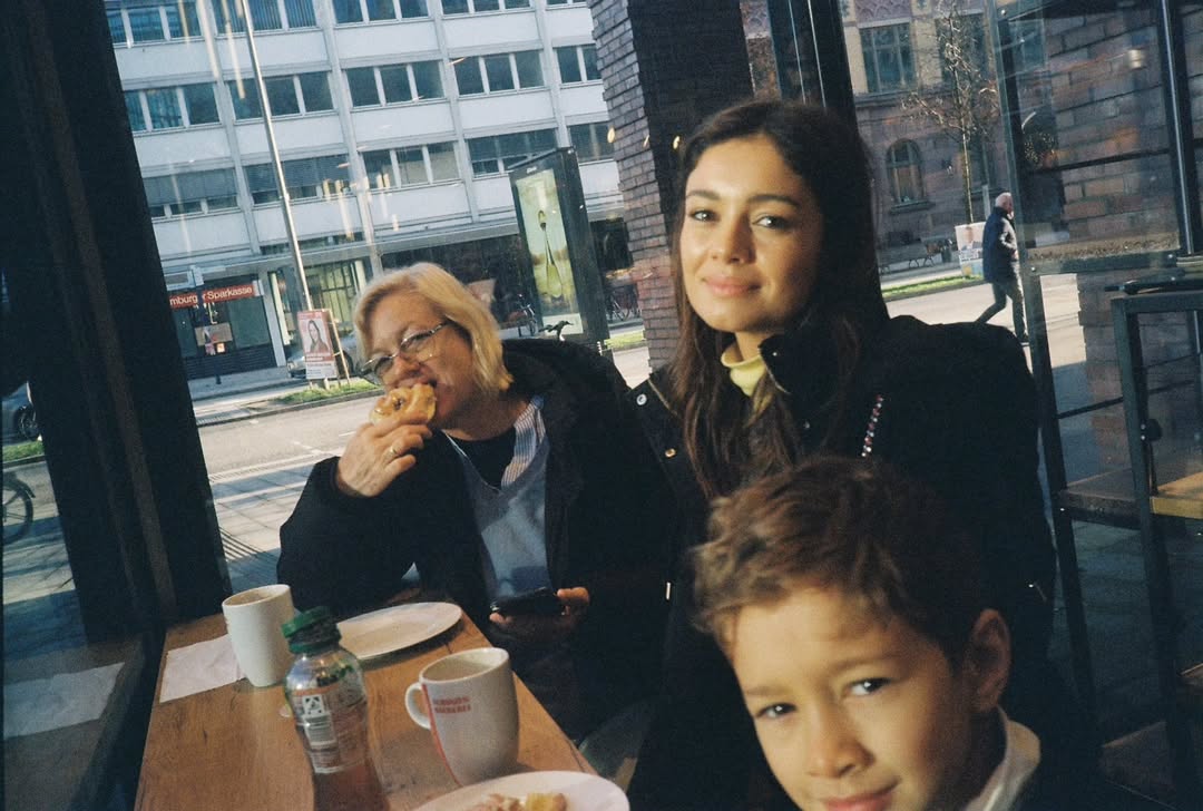 Sophie Charlotte com o filho, Otto, e a mãe, Renate - Foto: Reprodução / Instagram @wolfangelo 