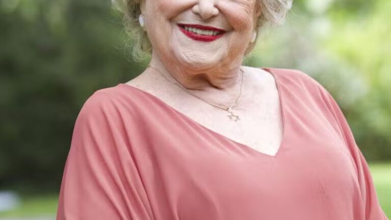 Após viver crise, atriz de 86 anos perde prêmio, mas ganha contrato vitalício com a Globo