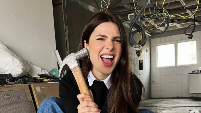 Aos 35 anos, atriz de novelas revela resultado da reforma em apartamento sofisticado