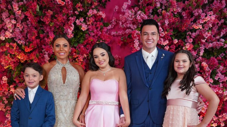Sertanejo Vinicius gasta R$ 3 milhões na festa de 15 anos da filha. Veja o luxo do evento