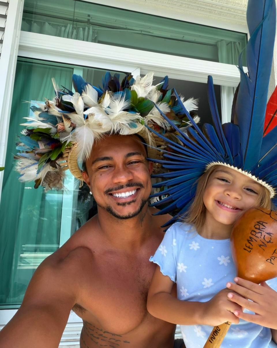 Xamã com a filha caçula, Hanna - Foto: Reprodução / Instagram @euxama
