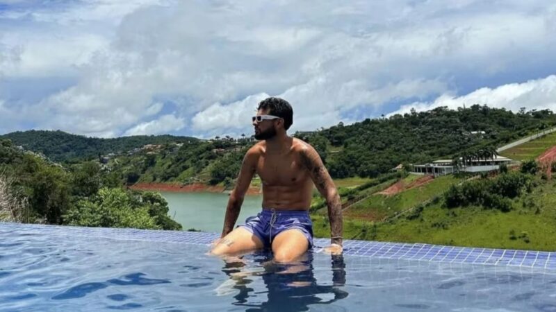 Celebrando 25 anos, jogador milionário ostenta mansão de R$ 6 milhões e carro de R$ 4 milhões