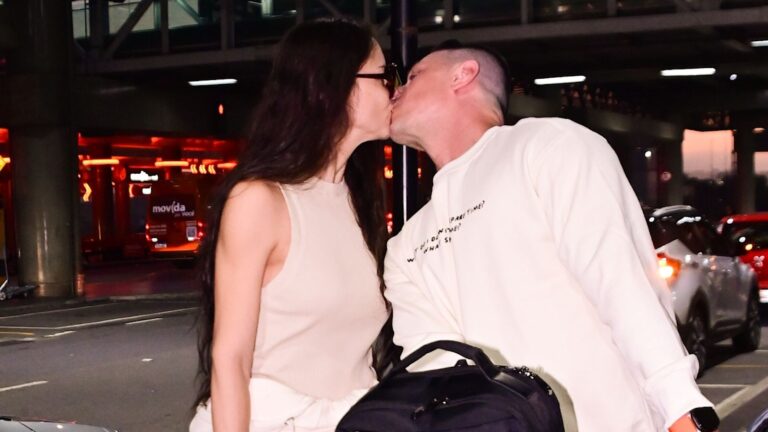 Aos 44, modelo brasileira tem fortuna de 95 milhões e vive casamento de anos com norte-americano famoso