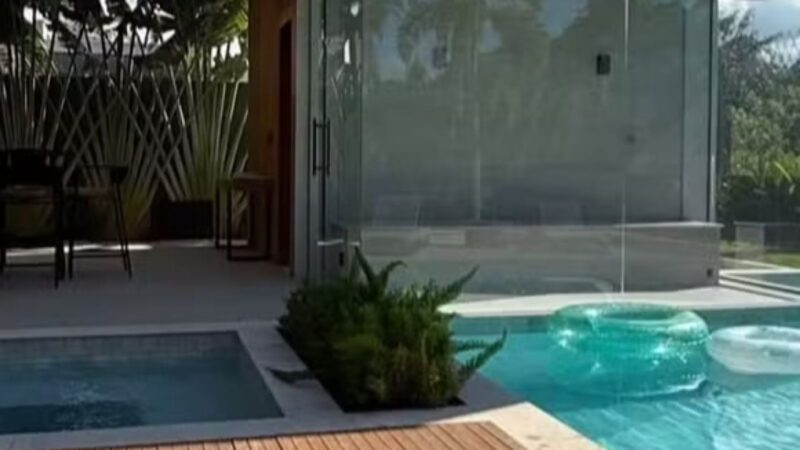 Aos 51, ator da novela Três Graças vive em mansão de R$ 10 milhões em condomínio luxuoso no Rio