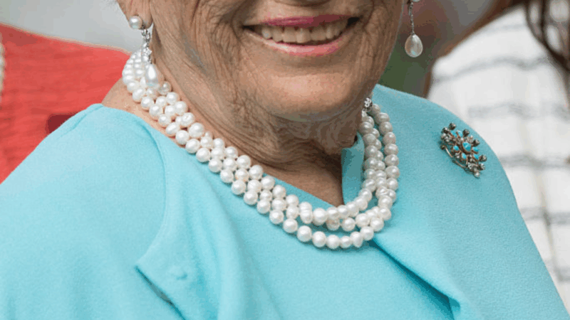 Conheça princesa da Noruega de 94 anos que usa cadeira de rodas há anos e marca presença em festas de gala