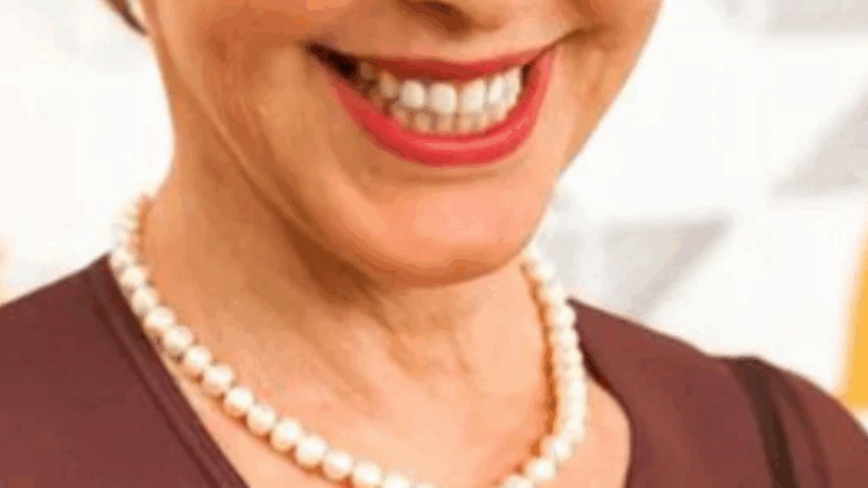 Aos 72 anos, atriz afastada da TV engravidou aos 16 anos e hoje apresenta um podcast