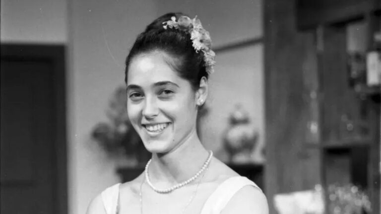 Aos 69 anos, ícone das Helenas encerra ciclo de meio século na TV e brilha nos palcos