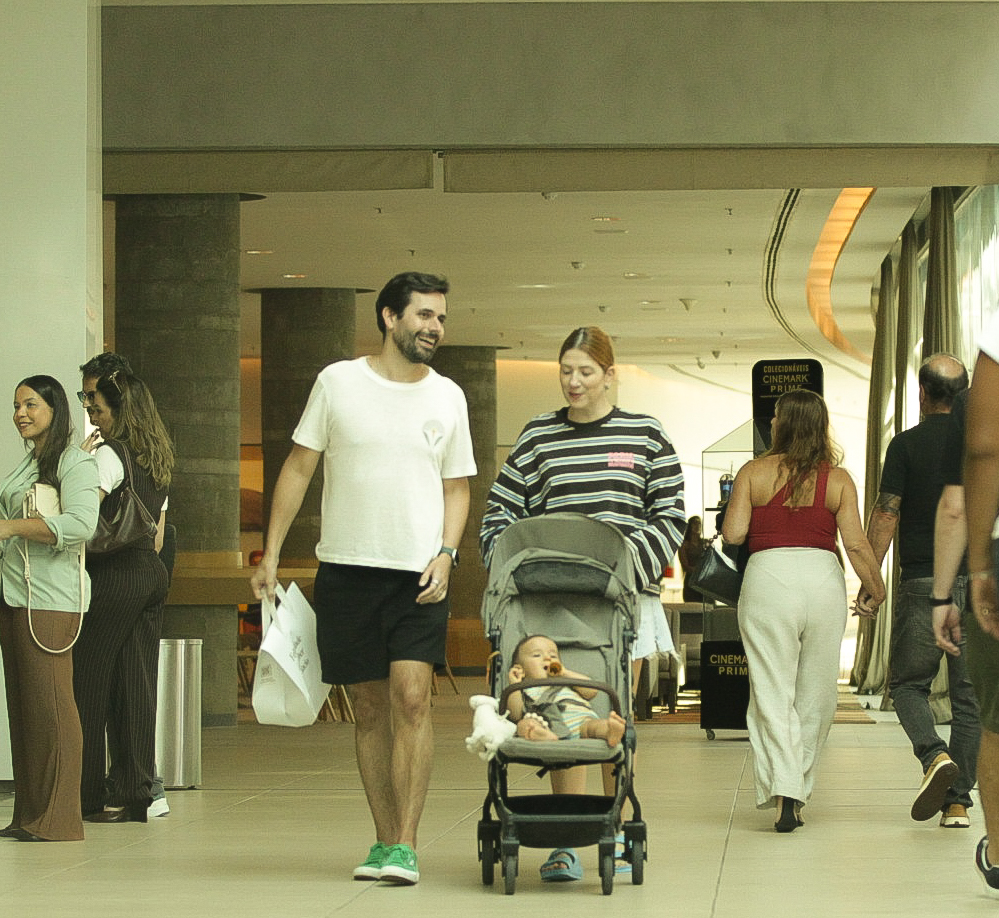 Filho de Dani Calabresa esbanja fofura em aparição em público - Fotos: Edson Douglas AgNews 