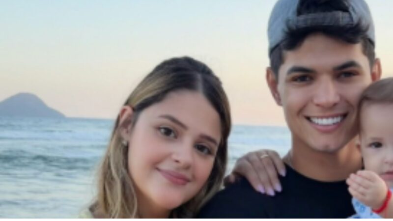Com 8 meses, neta de Tom Cavalcante rouba a cena em fotos com os pais