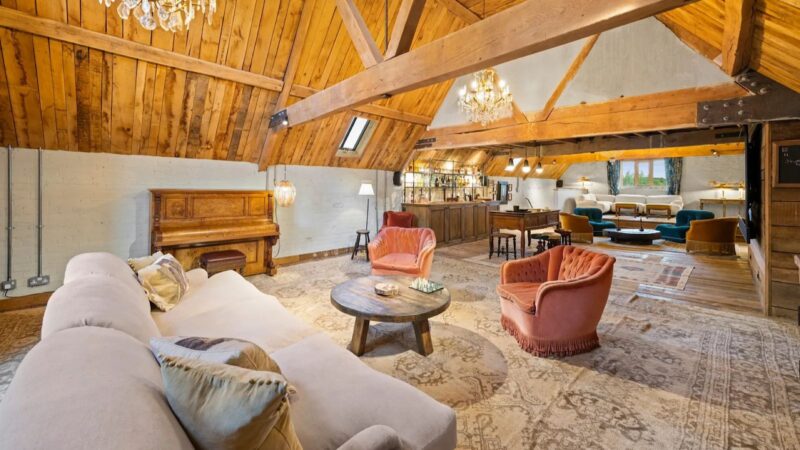 Ellen DeGeneres é a famosa mencionada no texto - Foto: Reprodução/Kingdom Sotheby's International Realty