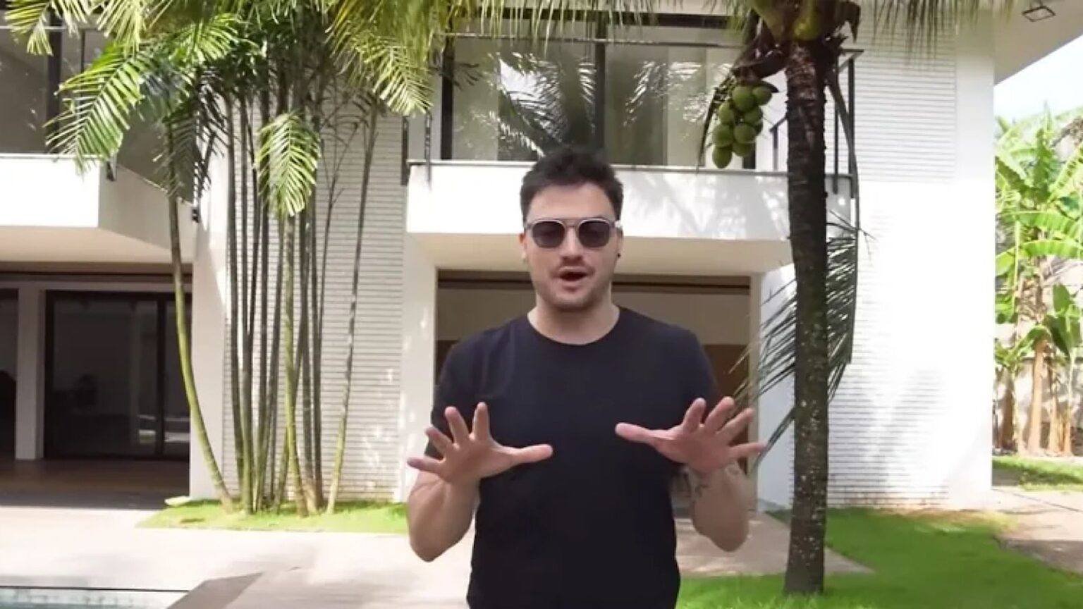 Influenciador Felipe Neto compra cobertura em SP por R$ 18 milhões
