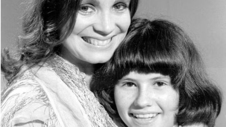Aos 59 anos, ex-atriz mirim que trabalhou nas ruas revela vontade de voltar à TV