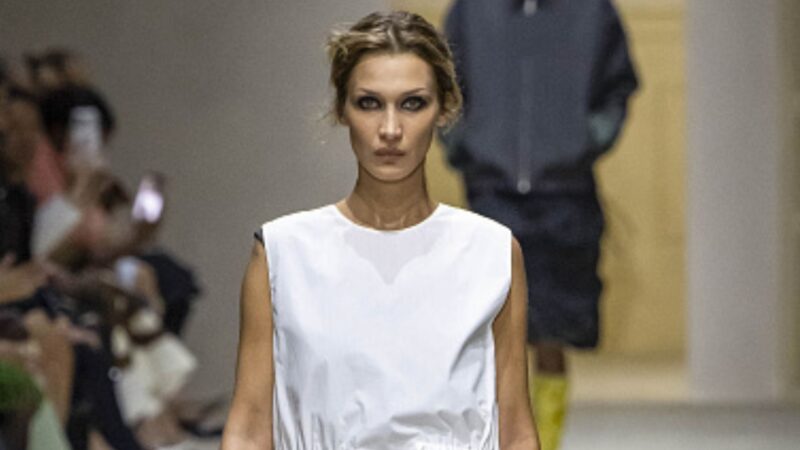 Na passarela, a Prada prova que o imperfeito é o novo luxo