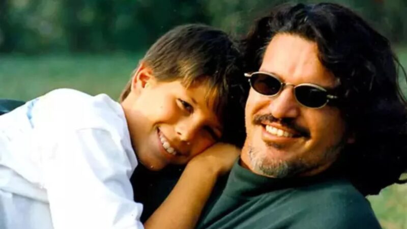 Filho de ator morto em acidente de avião, galã de 39 anos revela luto silencioso na TV