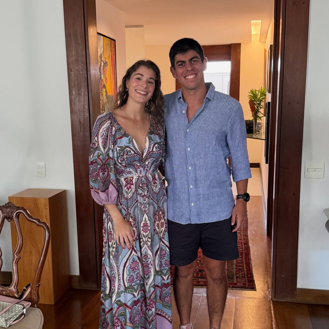 Filha de Lilia Cabral, Giulia Bertolli compartilha cliques raros com o namorado — Foto: Reprodução/Instagram