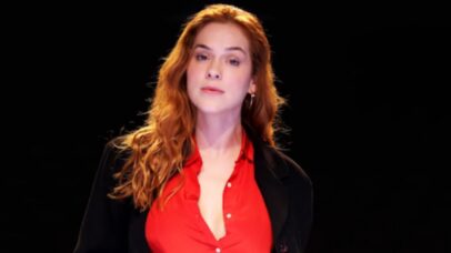 Sophia Abrahão na peça 'Caixa 2' - Foto: Divulgação