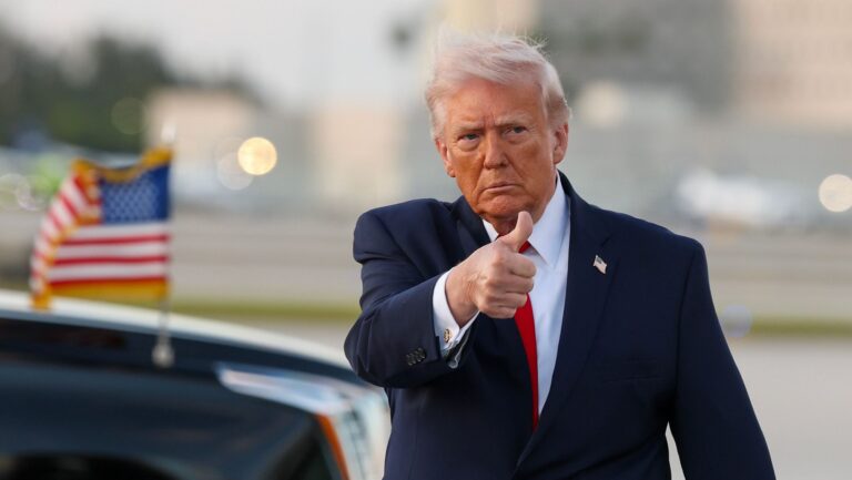 Aos 34 anos, lutador que já foi o mais bem pago do UFC é elogiado por Trump