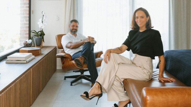 Vilão em Três Graças, ator de 45 anos é pai de seis filhos e vive em mansão funcional no Rio