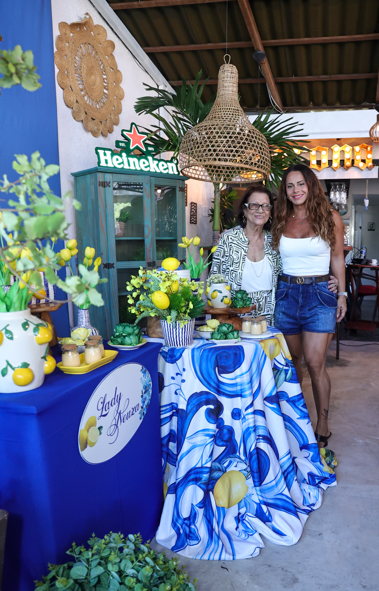 Mãe de Viviane Araujo comemora 85 anos