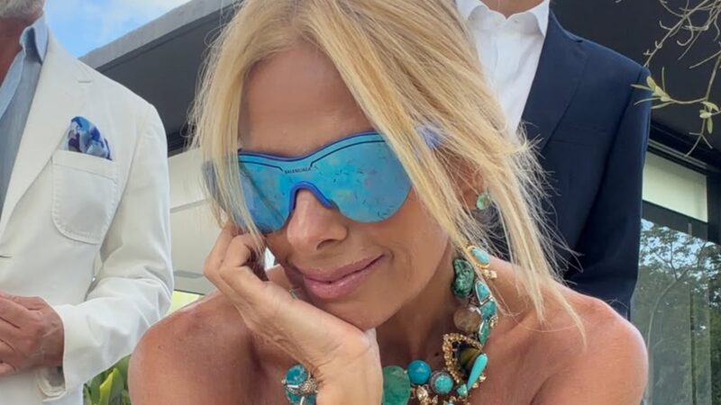Adriane Galisteu encanta ao abrir álbum de fotos com marido e filho de 15 anos: ‘Família linda’