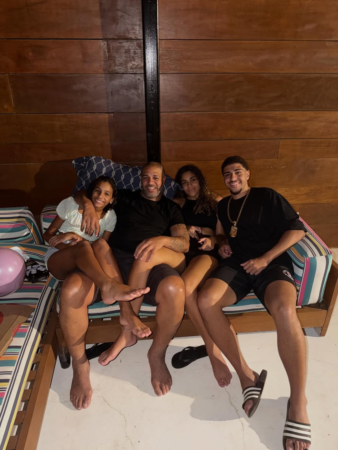 Adriano Imperador com os três filhos - Foto: Reprodução / Instagram @adrianoimperador