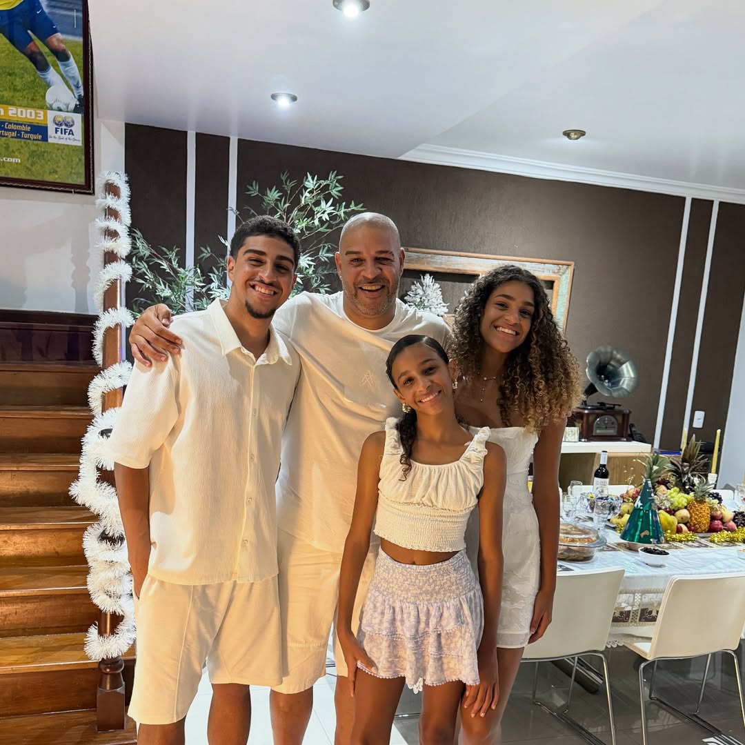 Adriano Imperador com os três filhos - Foto: Reprodução / Instagram @adrianoimperador