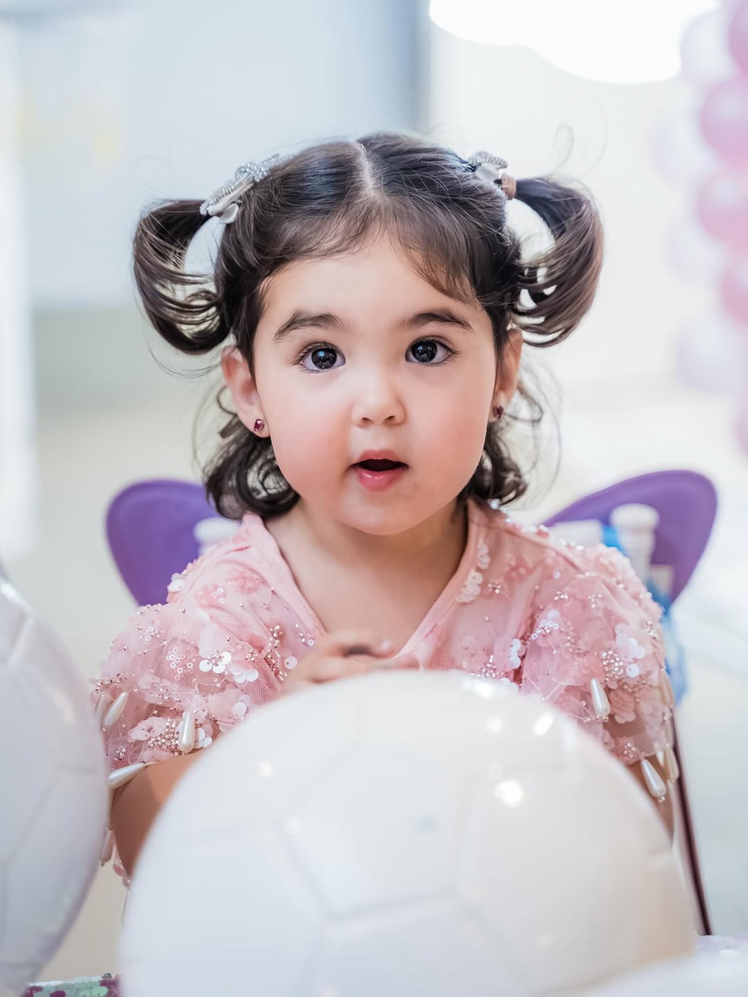 Festa de aniversário de 2 anos de Bebela, filha caçula de Fabiano Menotti - Foto: Reprodução / Instagram @gabymenotti @leobenfica