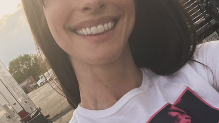 Atriz milionária tomou a decisão de anunciar as gestações após flagra inesperado
