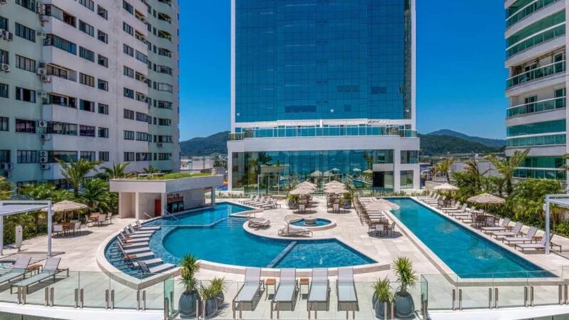Família de jogador bilionário tem apartamento de R$ 14 milhões no litoral brasileiro