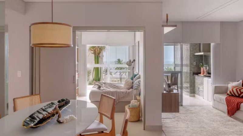 Aos 51 anos, atriz brasileira ostenta apartamento sofisticado com vista privilegiada para o mar