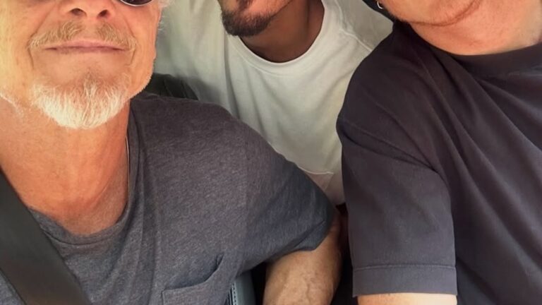 Aos 63 anos, galã da Globo surpreende ao publicar foto rara com os filhos artistas: ‘Os três lindos’