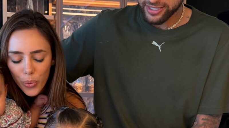 Bruna Biancardi e Neymar com os filhos - Foto: Instagram