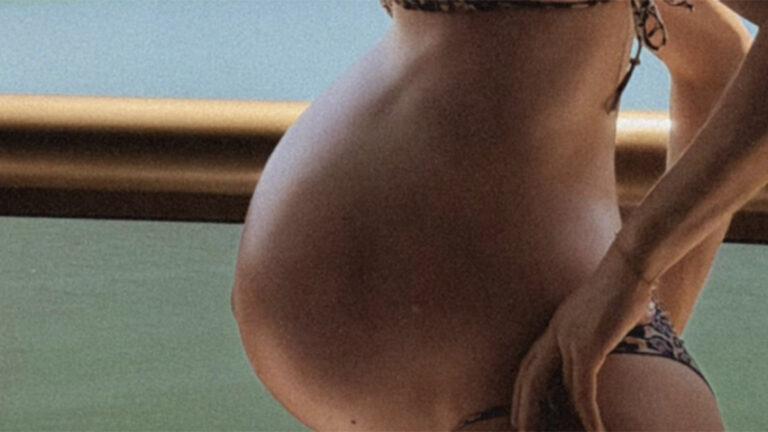 Aos 32 anos, atriz famosa relembra o tamanho de sua barriga de grávida