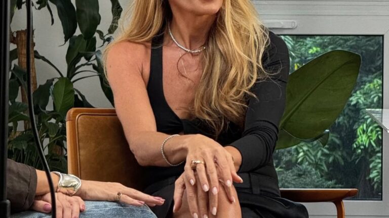Aos 52 anos, apresentadora relembra bastidores com Silvio Santos e revela desgastes: “Não era fácil”
