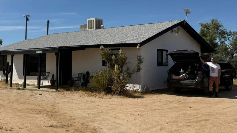 Marido de ator que sumiu das novelas vai para casa no deserto em refúgio do casal