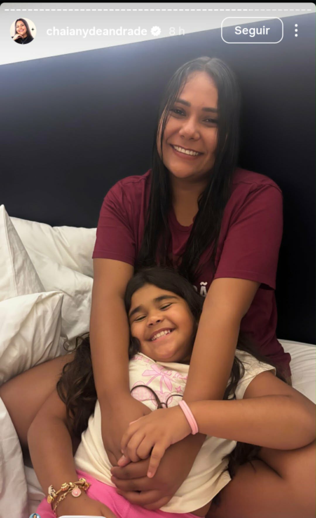 Chaiany tem reencontro emocionante com a filha