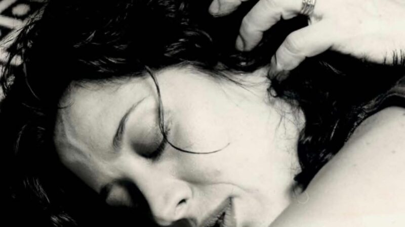 Atriz da foto lamenta saudade após partida da mãe: ‘Imensa’